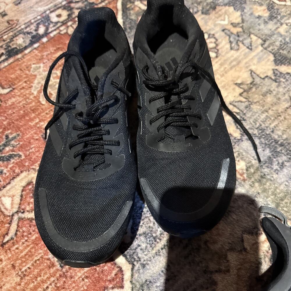 Men’s Adidas Motion Size 9 Running Shoes Good Condition - Picture 2 of 11